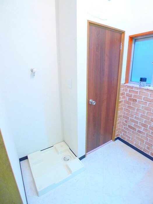 物件内観写真14　(洗濯機置場)