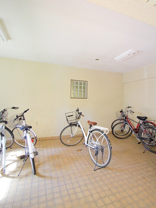 物件外観写真3　(駐輪場)