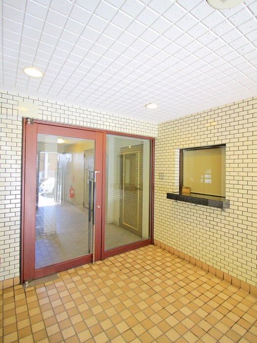 物件外観写真4　(エントランス部分)