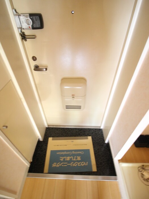 物件内観写真17　(玄関)