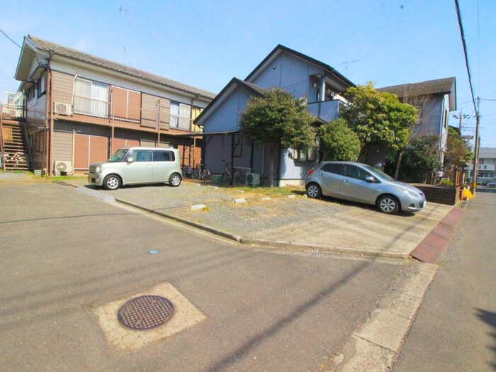 物件外観写真2　(駐車場)