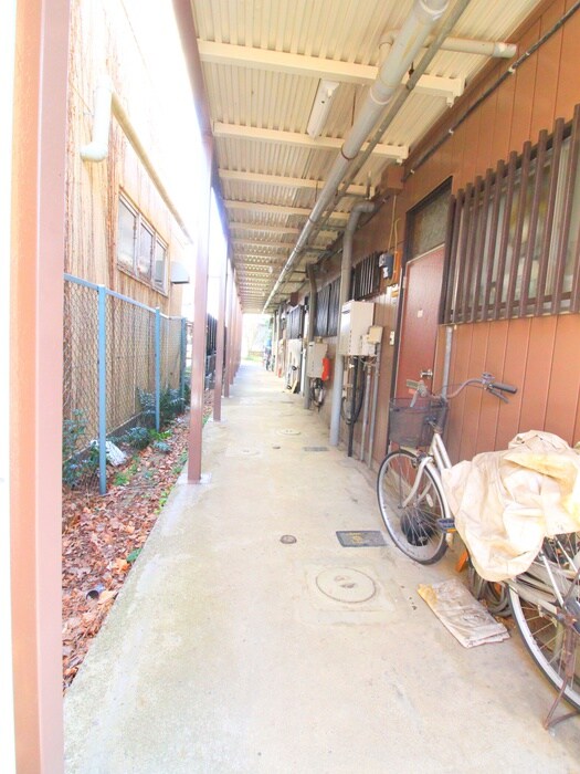 物件外観写真4　(駐輪場)