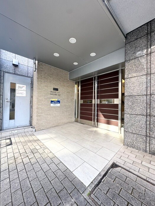 物件外観写真2　(エントランス部分)