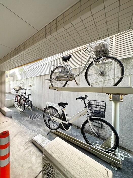 物件外観写真4　(駐輪場)