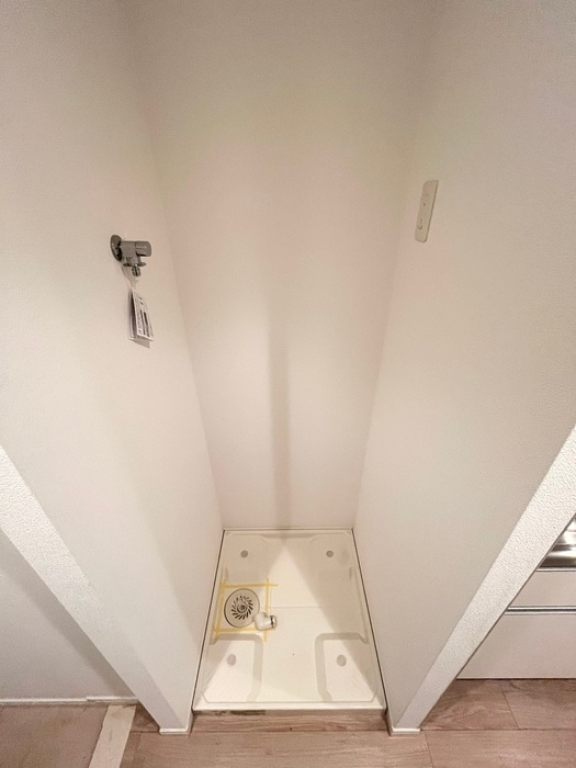 物件内観写真12　(洗濯機置場)