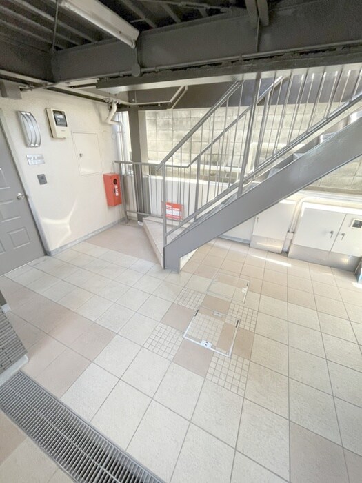 物件外観写真5　(エントランス部分)