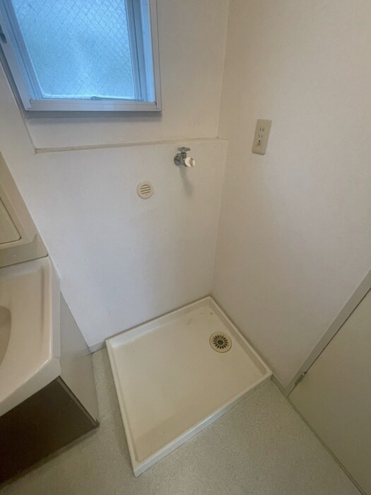 物件内観写真16　(洗濯機置場)