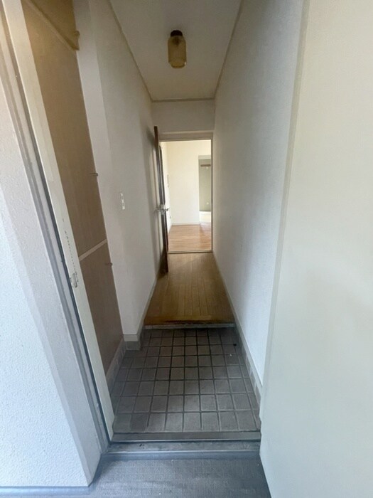 物件内観写真18　(玄関)