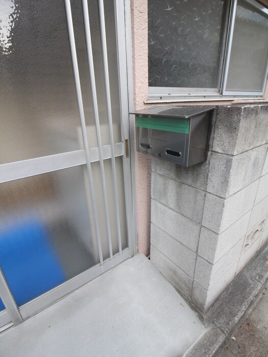 物件外観写真6　(エントランス部分)