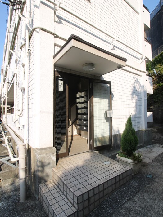 物件外観写真3　(エントランス部分)