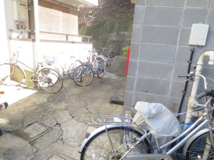 物件外観写真5　(駐輪場)