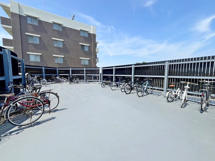 物件外観写真3　(駐輪場)