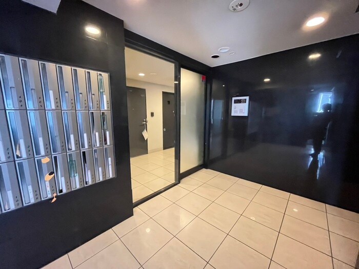 物件外観写真5　(エントランス部分)