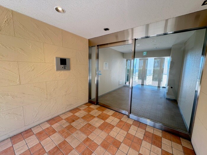 物件外観写真4　(エントランス部分)