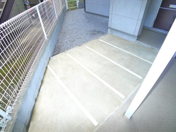 物件外観写真3　(駐輪場)