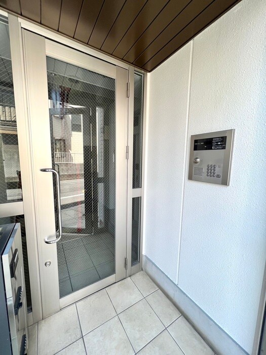 物件外観写真5　(エントランス部分)