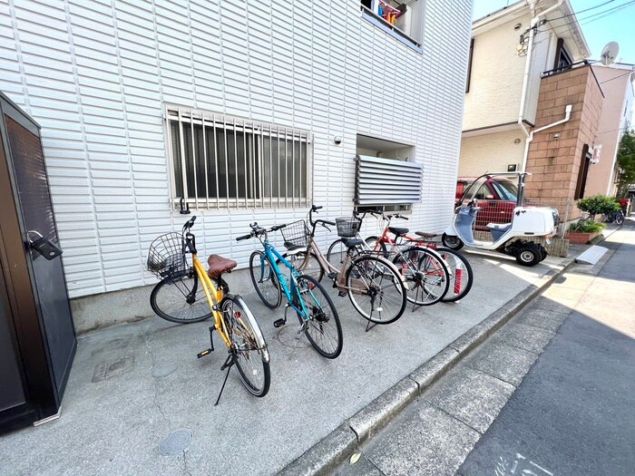 物件外観写真6　(駐輪場)