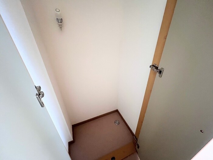 物件内観写真14　(洗濯機置場)