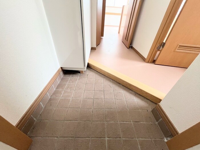 物件内観写真18　(玄関)