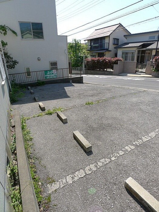 物件外観写真5　(駐車場)
