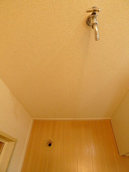 物件内観写真17　(洗濯機置場)