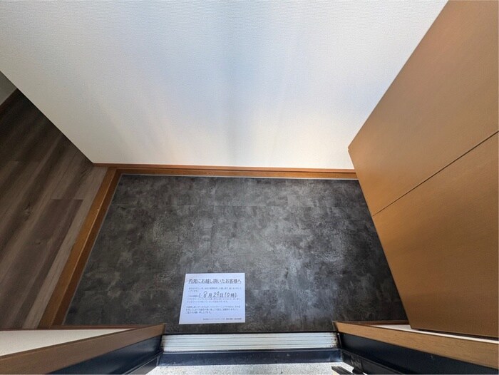 物件内観写真13　(玄関)