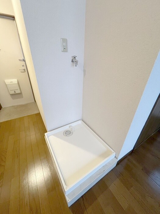 物件内観写真14　(洗濯機置場)