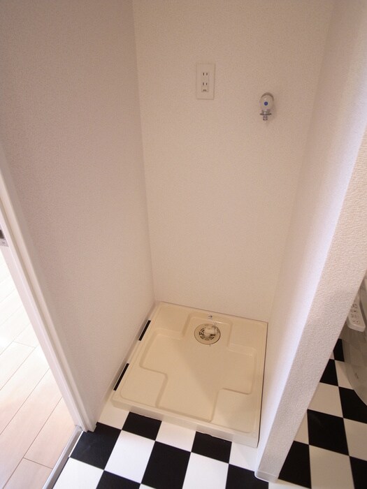 物件内観写真10　(洗濯機置場)