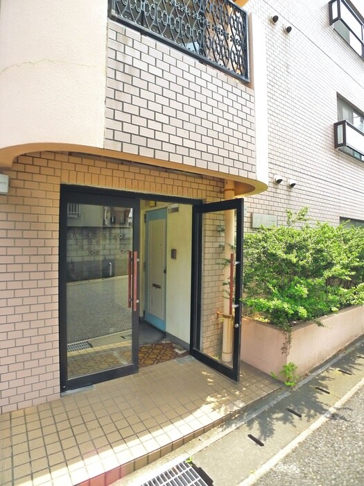 物件外観写真3　(エントランス部分)