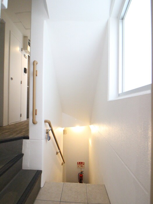 物件外観写真4　(エントランス部分)