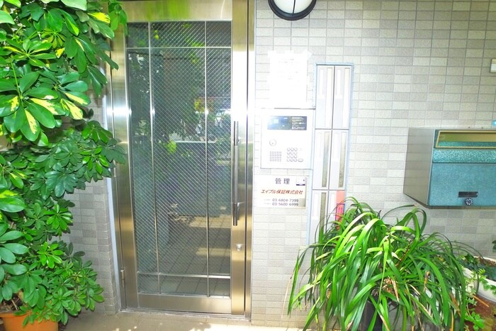 物件外観写真2　(エントランス部分)