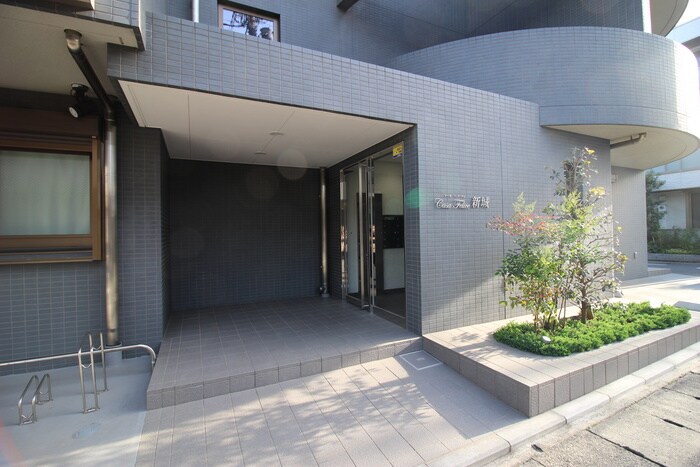 物件外観写真2　(エントランス部分)