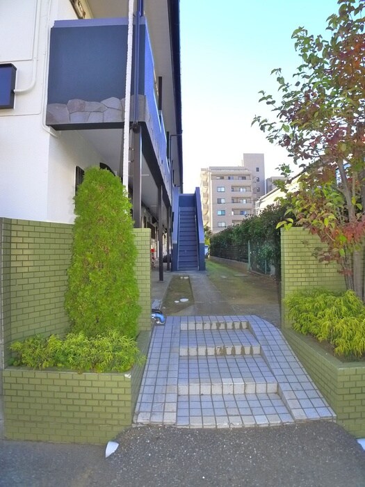 物件外観写真4　(エントランス部分)