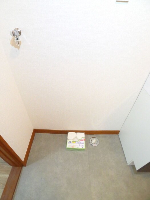 物件内観写真13　(洗濯機置場)