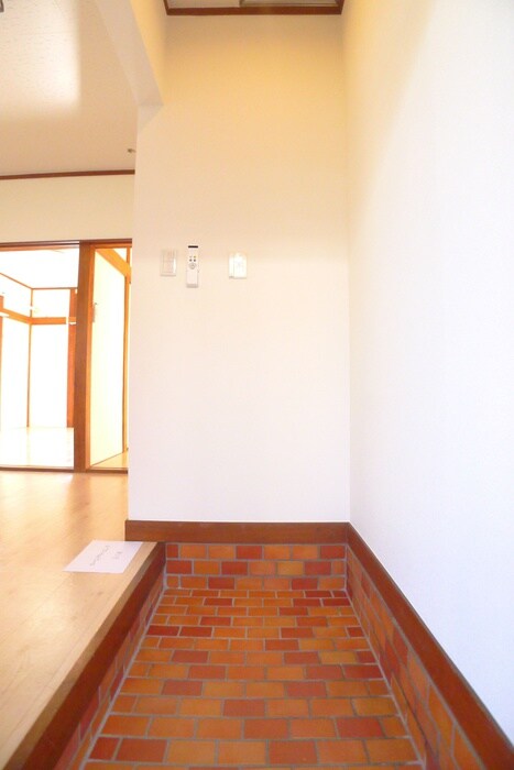 物件内観写真16　(玄関)