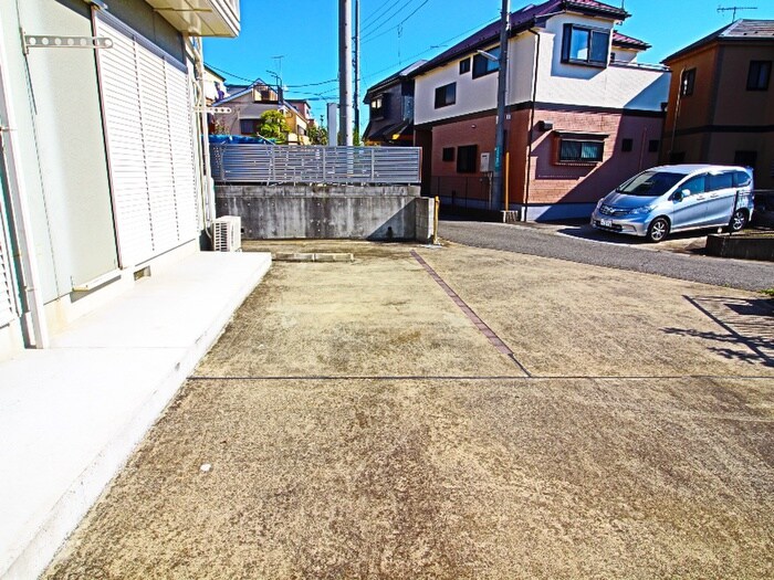 物件外観写真5　(駐車場)