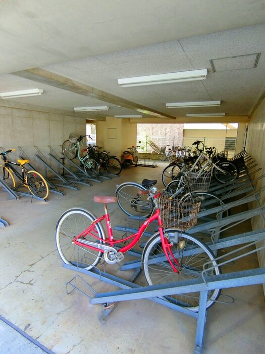 物件外観写真4　(駐輪場)