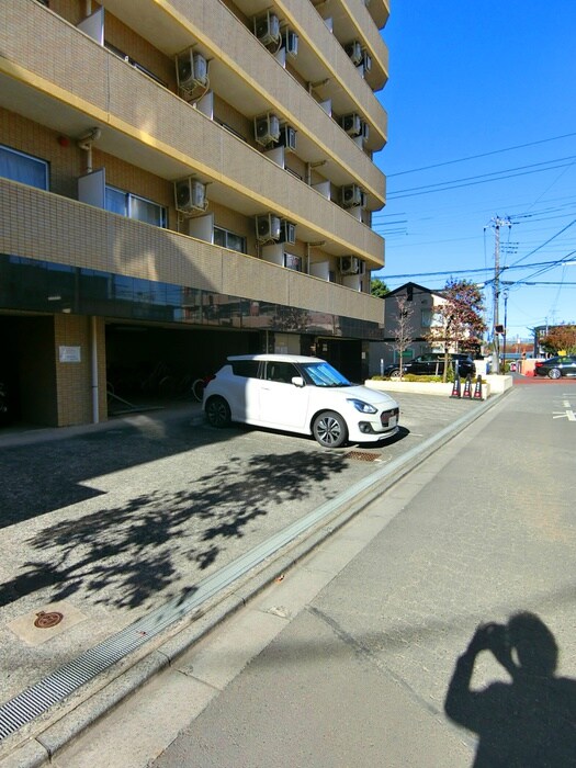 物件外観写真5　(駐車場)