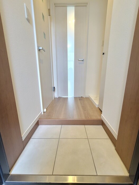 物件内観写真16　(玄関)