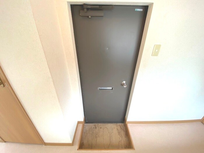 物件内観写真16　(玄関)