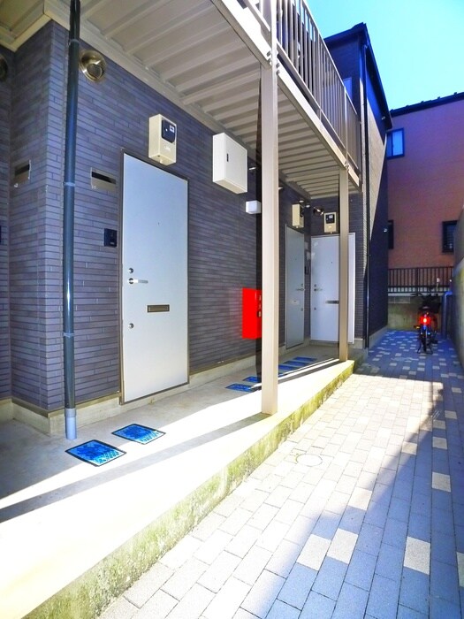 物件外観写真3　(エントランス部分)