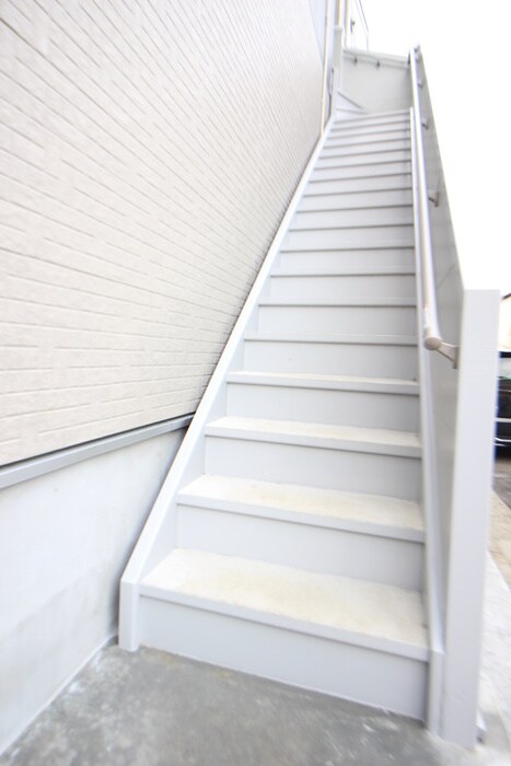 物件外観写真5　(エントランス部分)