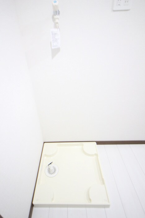 物件内観写真12　(洗濯機置場)