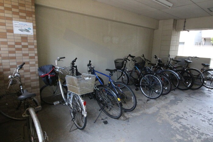 物件外観写真4　(駐輪場)