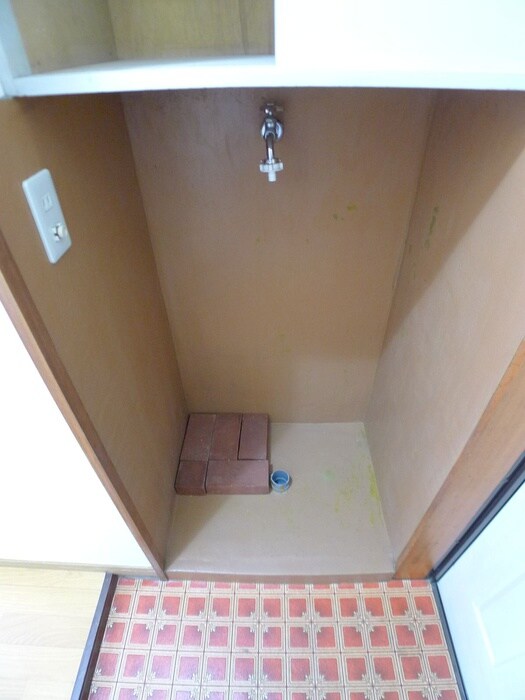 物件内観写真11　(洗濯機置場)