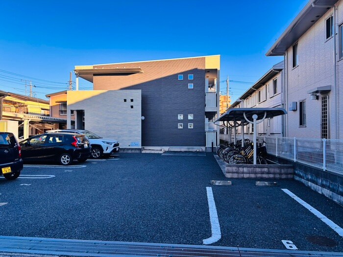 物件外観写真3　(エントランス部分)