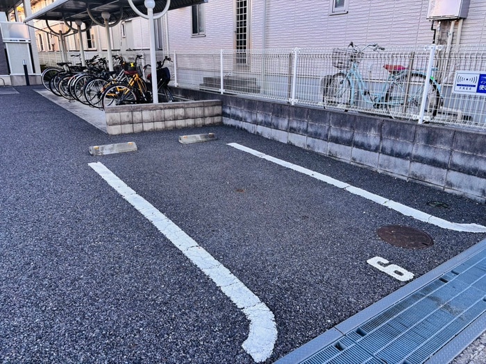 物件外観写真4　(駐車場)