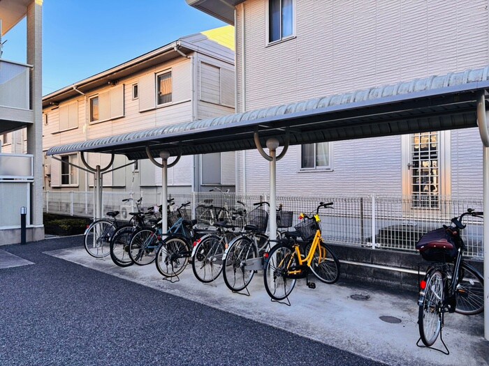 物件外観写真5　(駐輪場)
