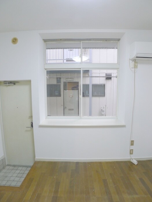 物件内観写真13　(室内からの展望)