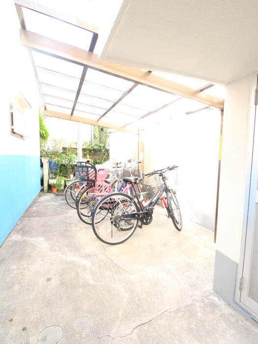 物件外観写真3　(駐輪場)